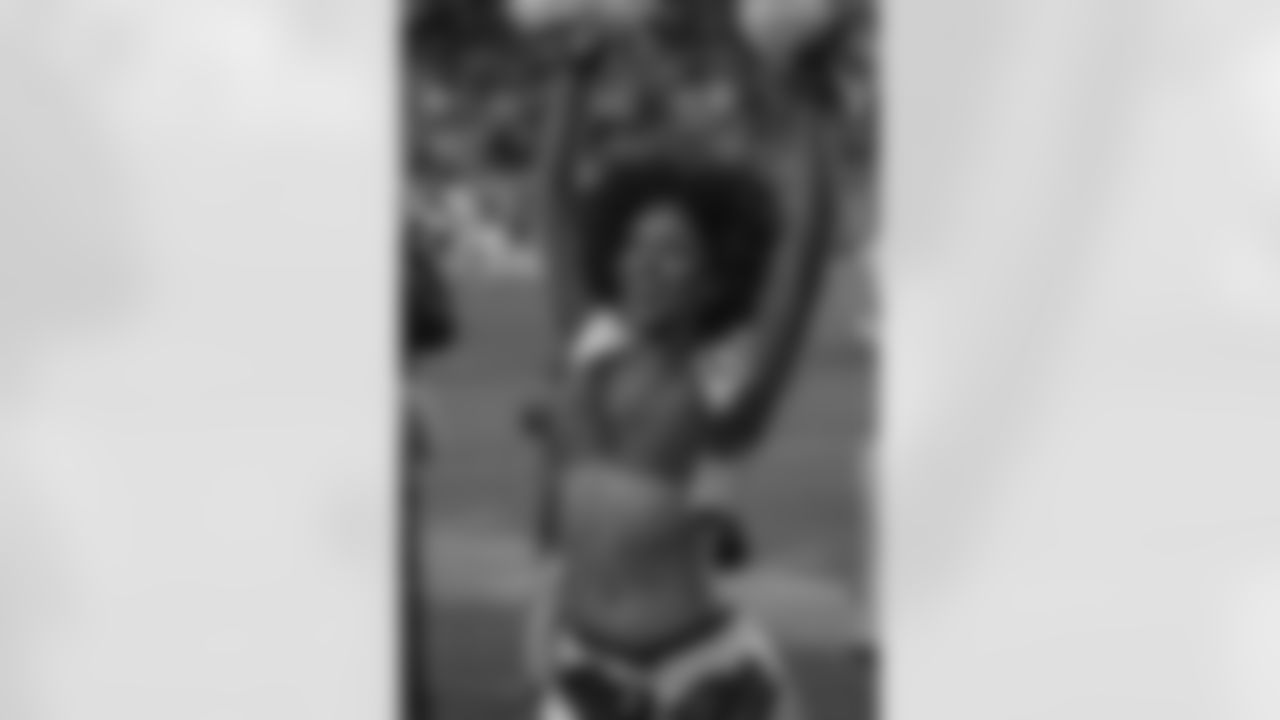 Denver Broncos Cheerleaders during the Broncos' Week 18 game against the Los Angeles Chargers at Empower Field at Mile High in Denver, Colorado on January 4, 2026. Photo by Paul Cloud / Denver Broncos