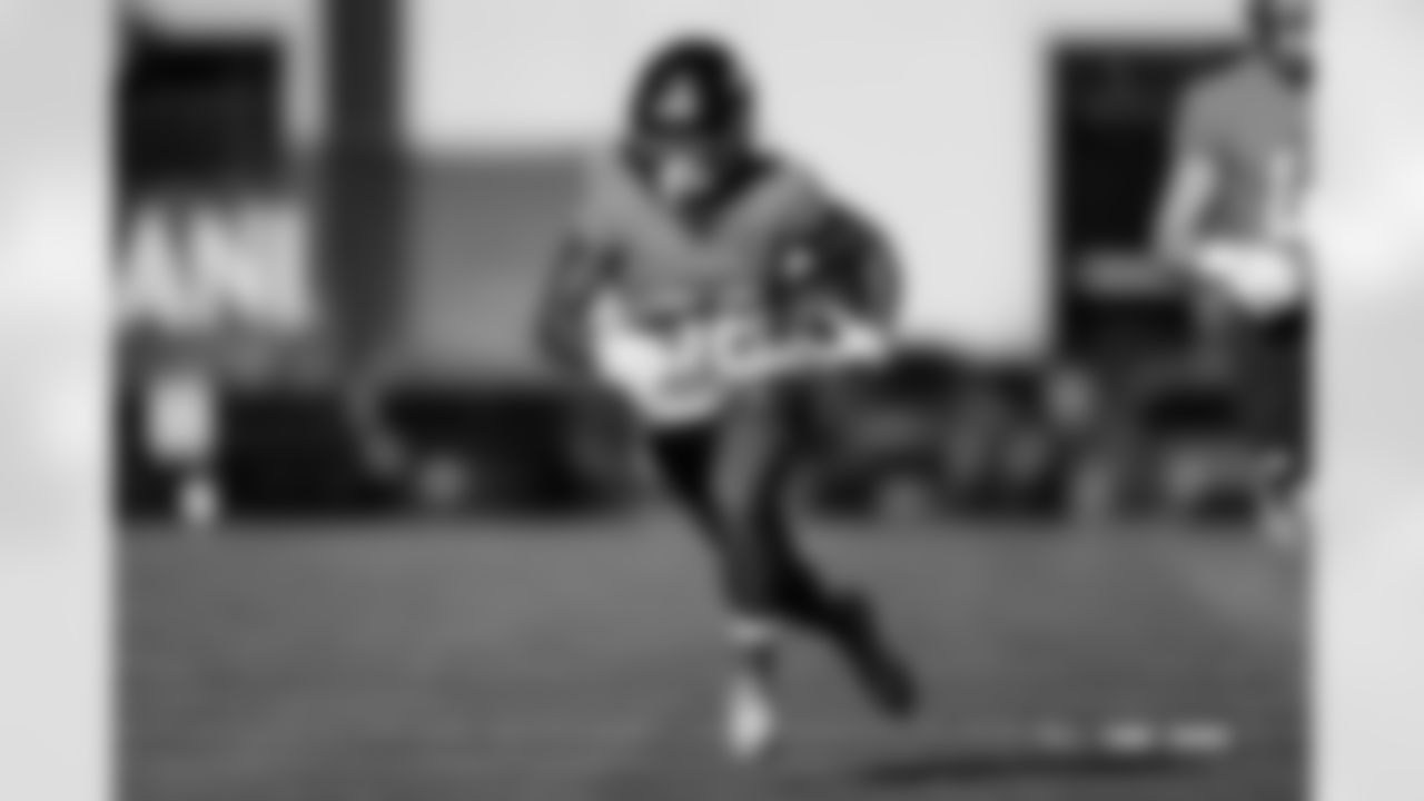 Jaleel McLaughlin during practice at Broncos Park Powered by CommonSpirit in Englewood, Colorado on December 10, 2025. Photo by Ben Swanson / Denver Broncos