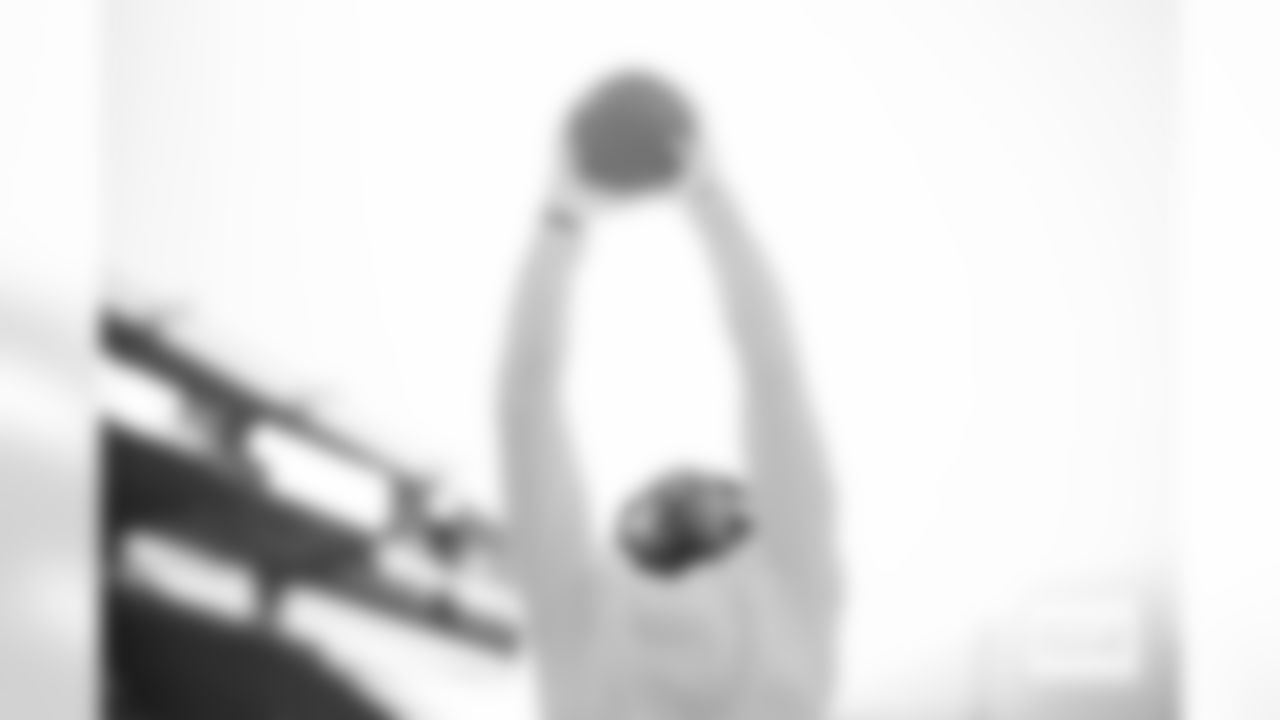 Courtland Sutton warms up before the Broncos' Week 5 game against the Philadelphia Eagles at Lincoln Financial Field in Philadelphia, Pennsylvania on October 5, 2025. Photo by Ben Swanson / Denver Broncos