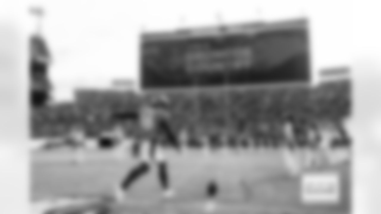 Denver Broncos placekicker Wil Lutz (16) warms up before the Broncos' Week 17 game against the Los Angeles Chargers at Empower Field at Mile High in Denver, Colorado on December 31, 2023. Photo by Ben Swanson / Denver Broncos