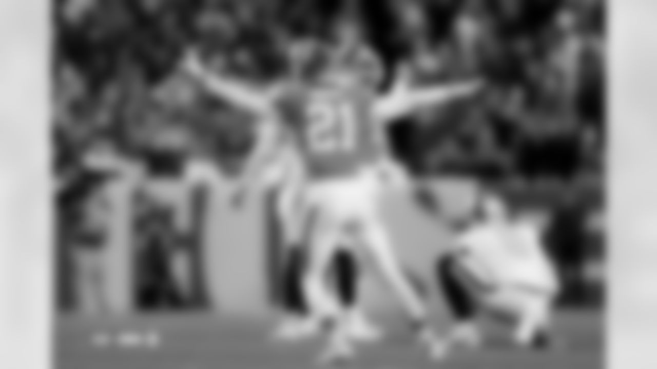 Riley Moss (21) during the Broncos' Week 10 game against the Las Vegas Raiders at Empower Field at Mile High in Denver, Colorado on November 6, 2025. Photo by Ben Swanson / Denver Broncos