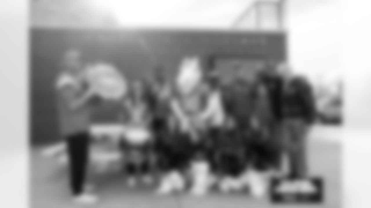 A group photo of Miles the Mascot, alumni, cheerleaders and Stampede drummers after a school hallway parade to celebrate the Denver Broncos making the playoffs at Godsman Elementary School in Denver, Colorado on January 16, 2026. Photo by Ben Swanson / Denver Broncos