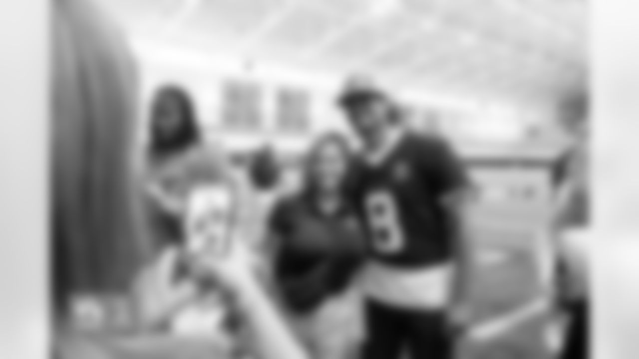 Jarrett Stidham signs autographs for military members visiting practice in partnership with USAA during practice on Thursday, August 21, 2025 at Broncos Park Powered by CommonSpirit in Englewood, Colorado.
Photo by Gabriel Christus / Denver Broncos