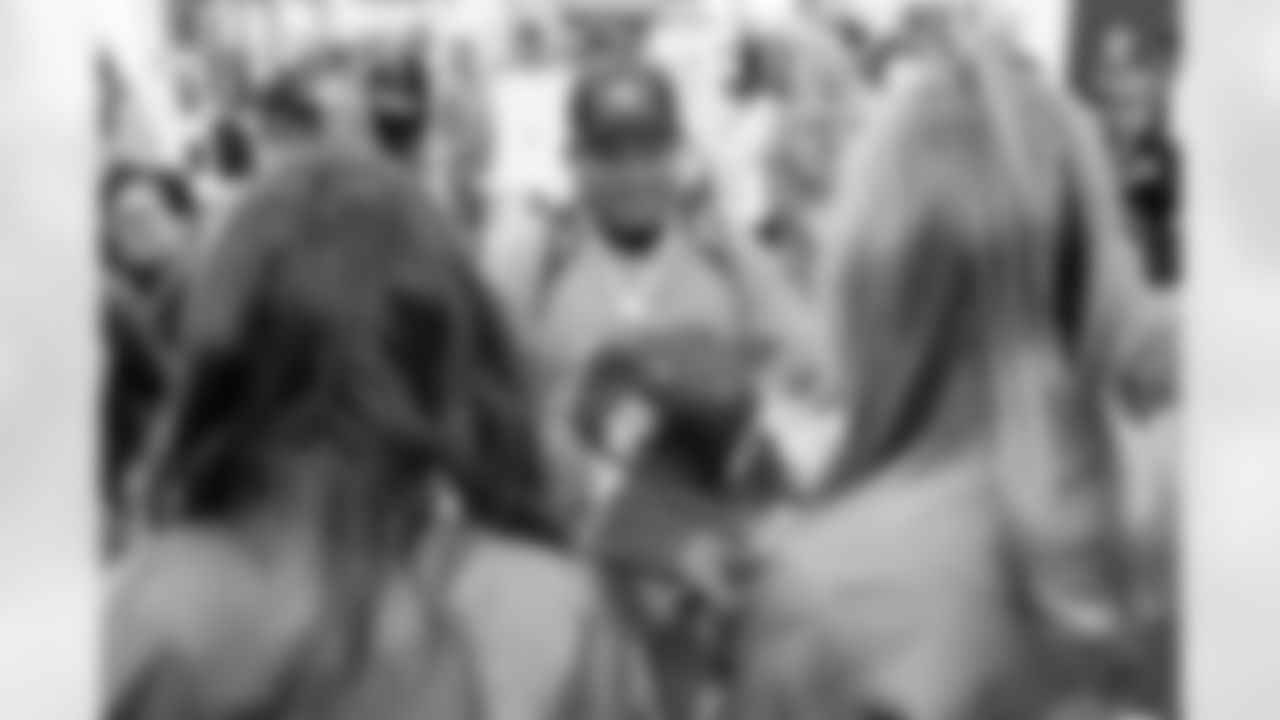 Denver Broncos Cheerleaders and Broncos alumni visit the United States Army post at Fort Carson during the Salute to Service Caravan on December 16, 2025. Photo by Ben Swanson / Denver Broncos