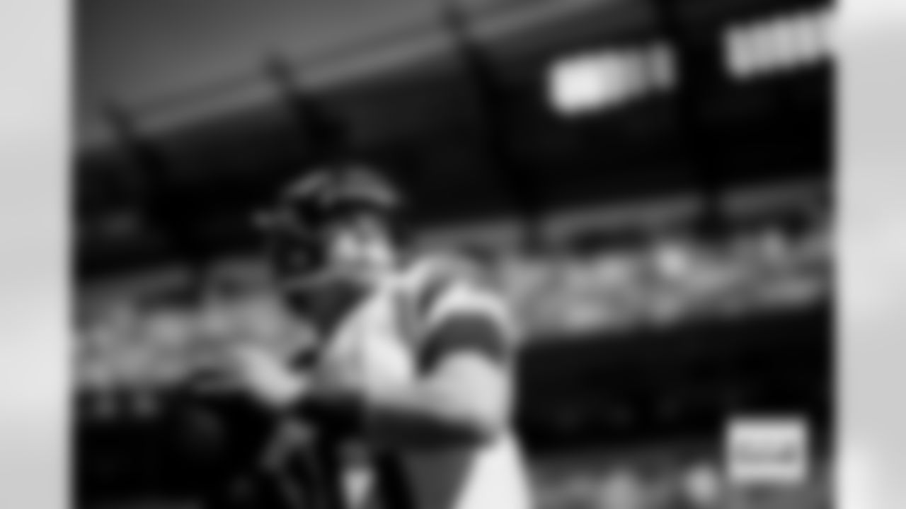 Denver Broncos quarterback Bo Nix (10) warms up before the Broncos' Week 5 game against the Philadelphia Eagles at Lincoln Financial Field in Philadelphia, Pennsylvania on October 5, 2025. Photo by Ben Swanson / Denver Broncos