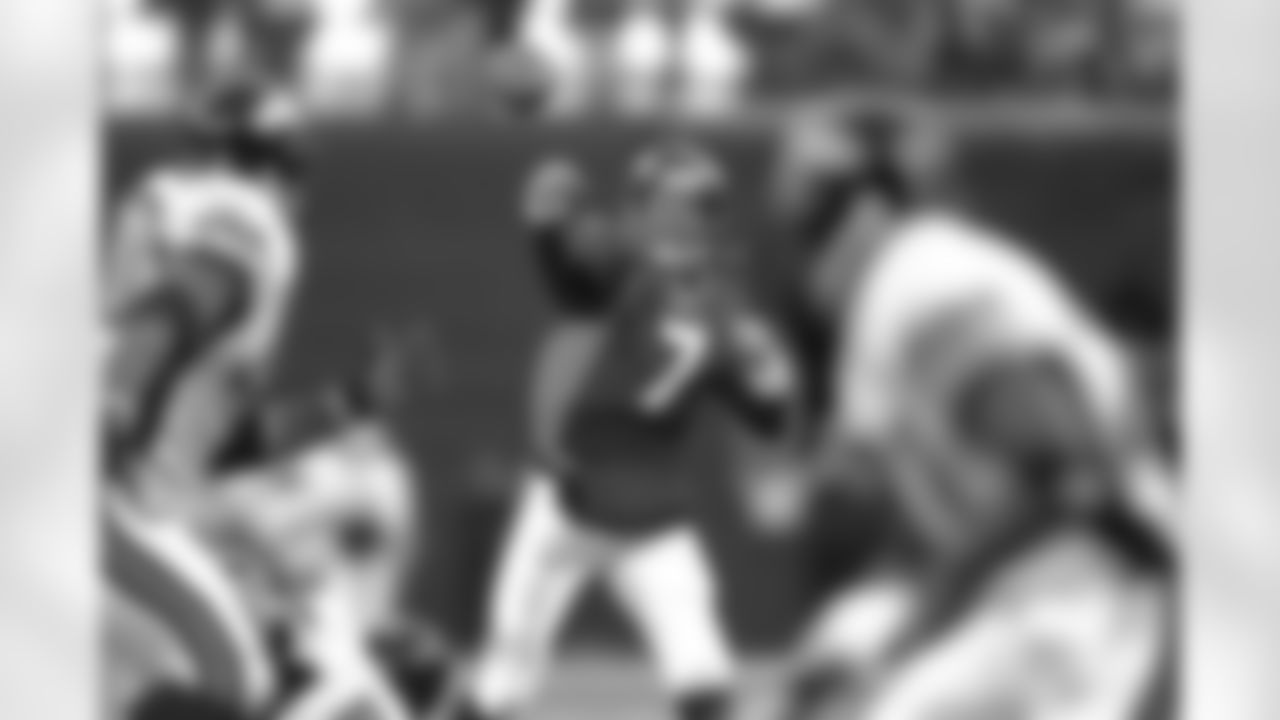 Most Completions, Career
355 – John Elway (1983-98)