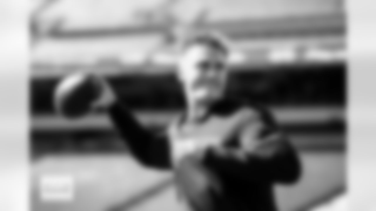 Bo Nix warms up before the Broncos' Week 5 game against the Philadelphia Eagles at Lincoln Financial Field in Philadelphia, Pennsylvania on October 5, 2025. Photo by Ben Swanson / Denver Broncos