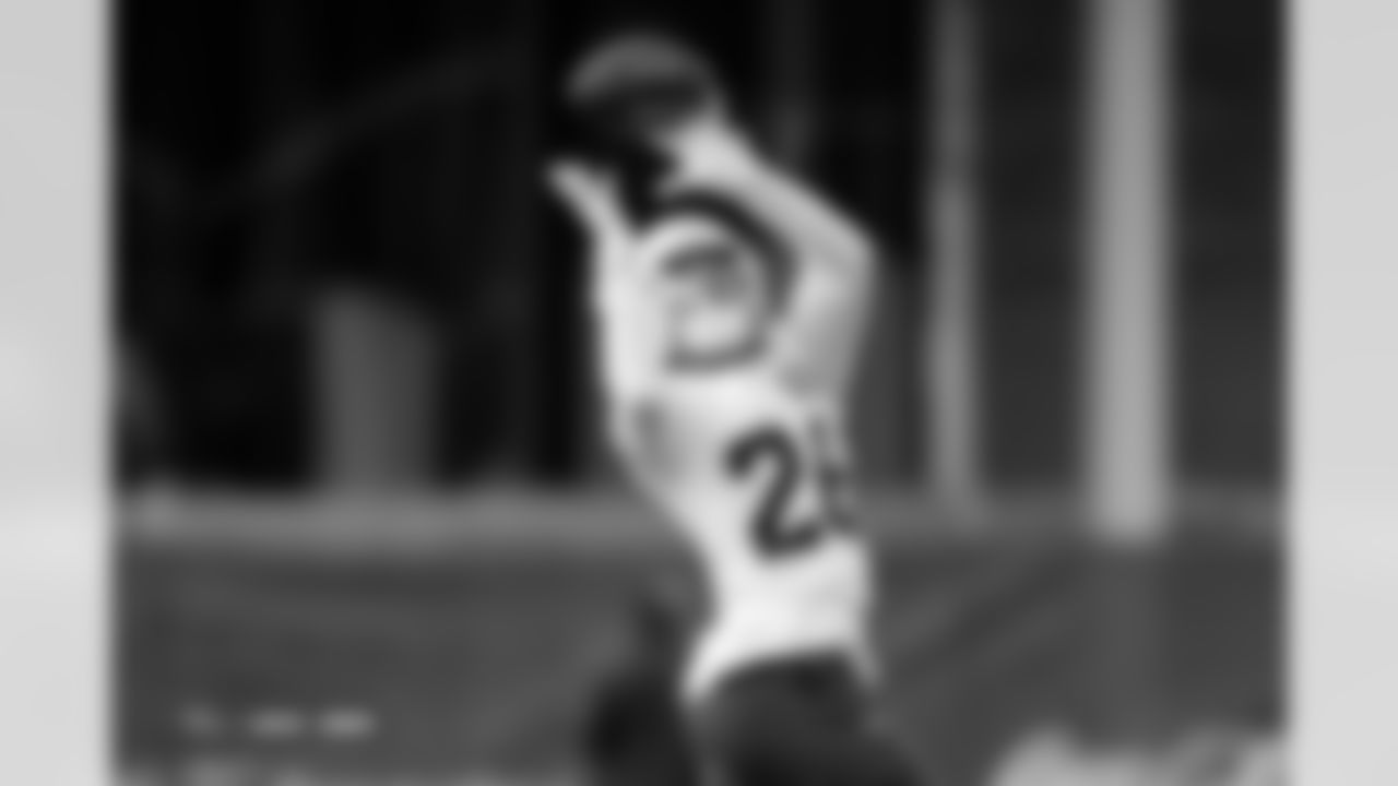 Devon Key during practice at Broncos Park Powered by CommonSpirit in Englewood, Colorado on December 19, 2025. Photo by Ben Swanson / Denver Broncos