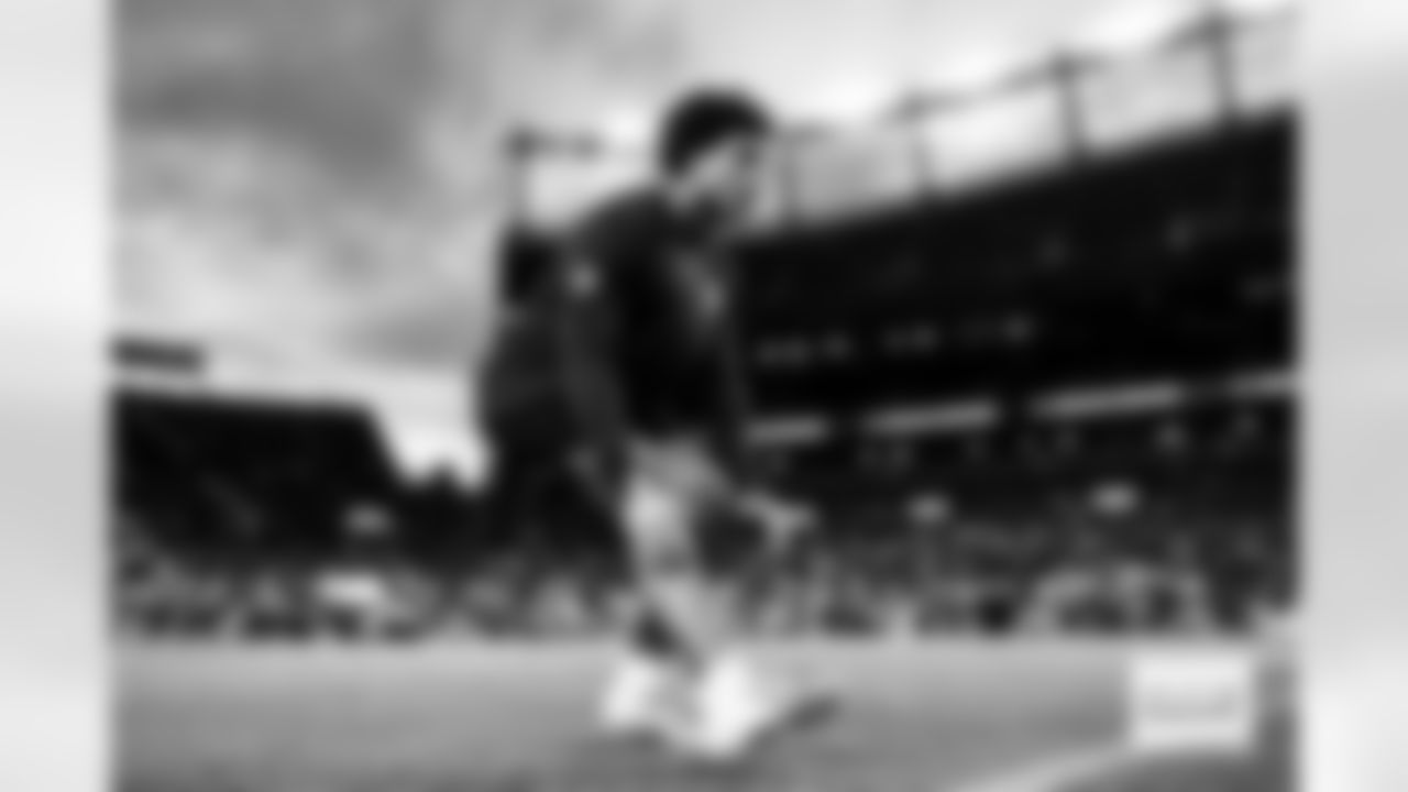 Devon Key warms up before the Broncos' Week 10 game against the Las Vegas Raiders at Empower Field at Mile High in Denver, Colorado on November 6, 2025. Photo by Ben Swanson / Denver Broncos
