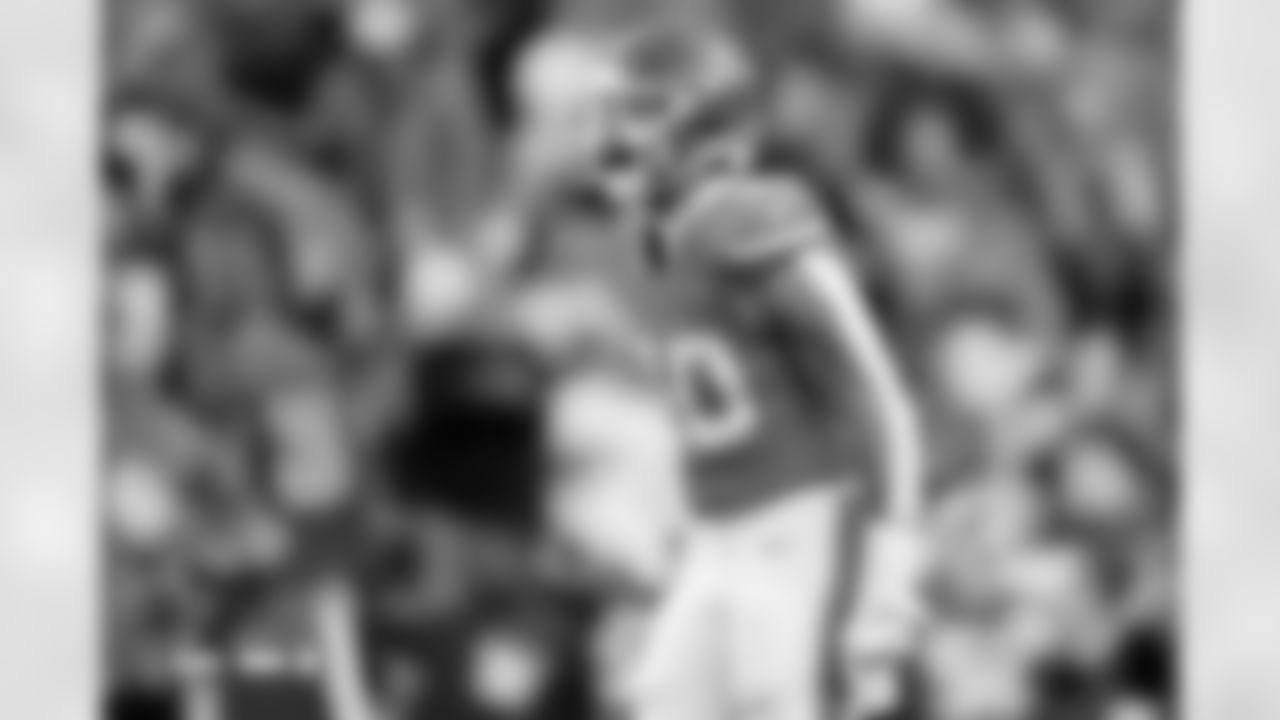 Justin Strnad (40) during the Broncos' Week 18 game against the Los Angeles Chargers at Empower Field at Mile High in Denver, Colorado on January 4, 2026. Photo by Gabriel Christus / Denver Broncos