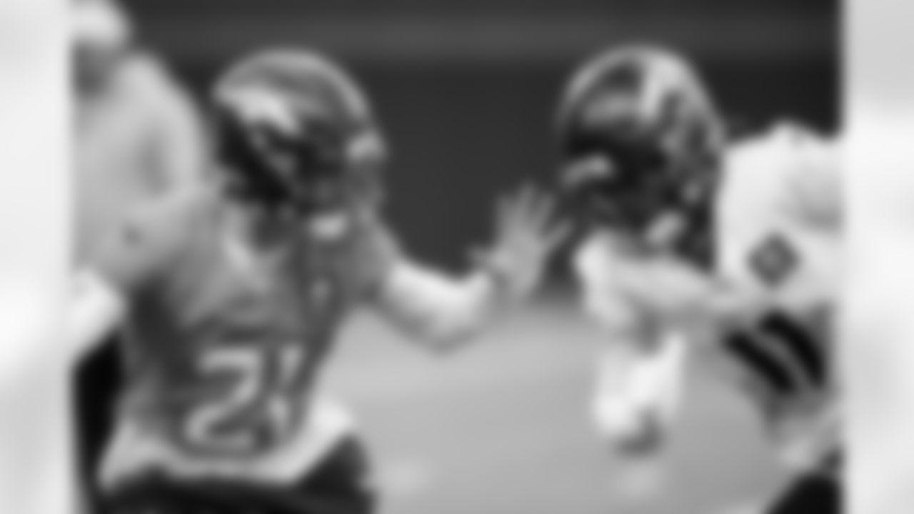 Riley Moss and Troy Franklin during practice at Broncos Park Powered by CommonSpirit in Englewood, Colorado on December 5, 2025. Photo by Ben Swanson / Denver Broncos