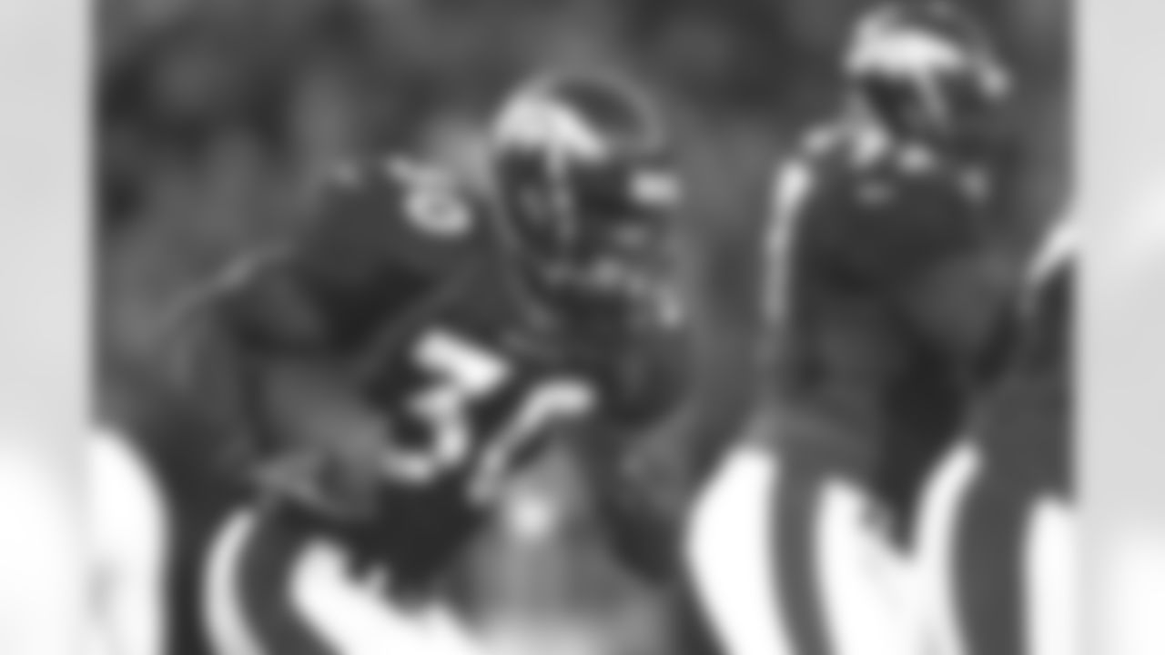 Most Rushes, Career
204 – Terrell Davis (1995-2002)