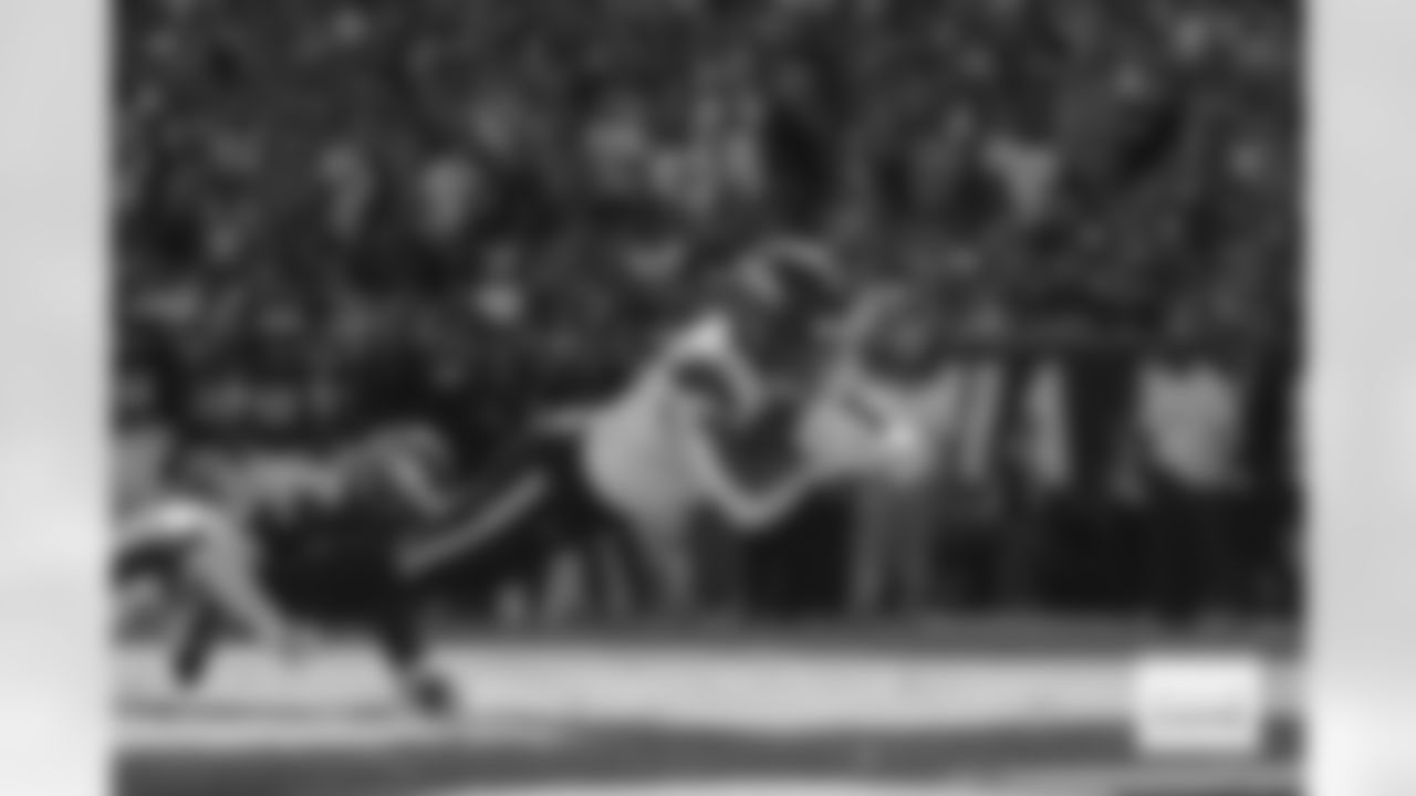 Denver Broncos tight end Evan Engram (1) dives into the end zone for a touchdown during the Broncos' Week 5 game against the Philadelphia Eagles at Lincoln Financial Field in Philadelphia, Pennsylvania on October 5, 2025. Photo by Gabriel Christus / Denver Broncos