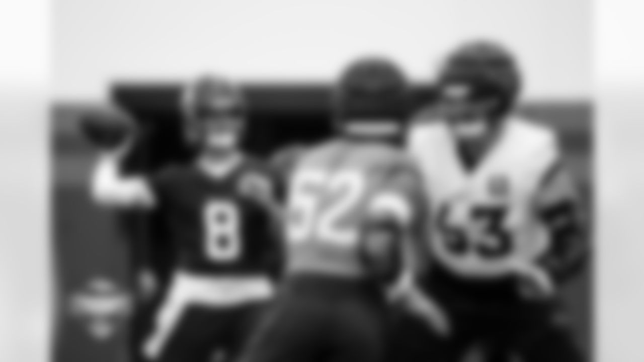 Jarrett Stidham during practice at Broncos Park Powered by CommonSpirit on August 21, 2025 in Englewood, Colorado. Photo by Ben Swanson / Denver Broncos
