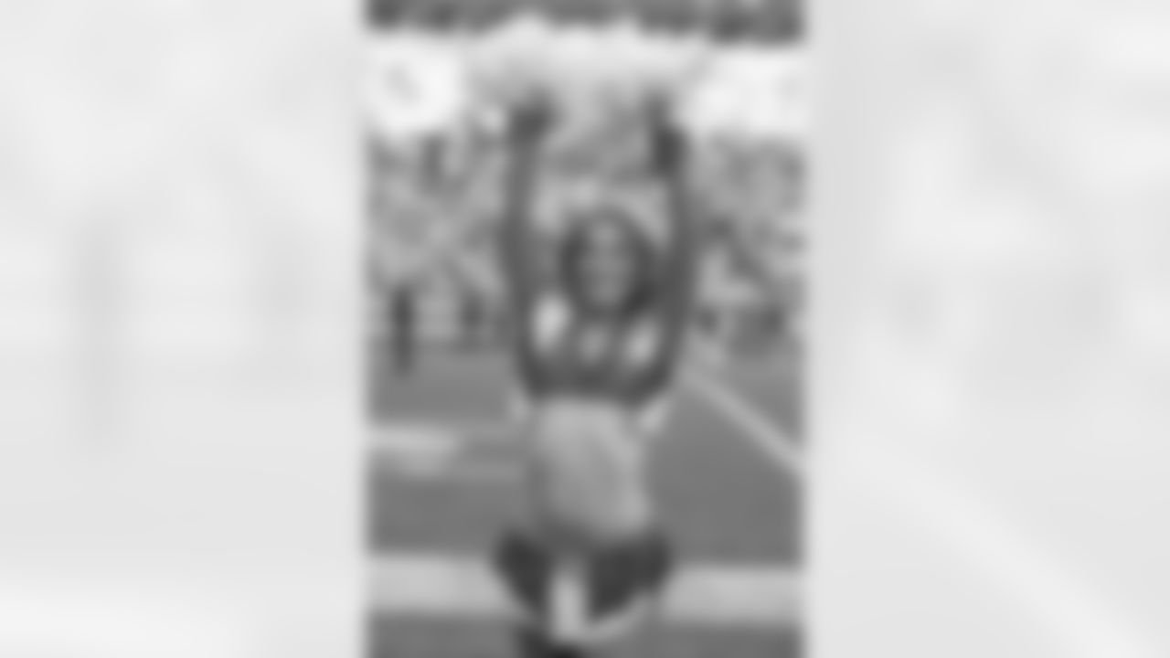 Denver Broncos Cheerleaders during the Broncos' Week 18 game against the Los Angeles Chargers at Empower Field at Mile High in Denver, Colorado on January 4, 2026. Photo by Paul Cloud / Denver Broncos