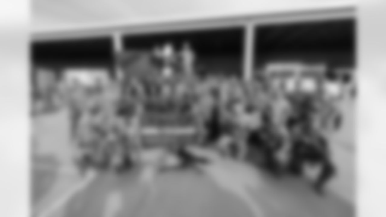 Denver Broncos Cheerleaders and Broncos alumni visit the United States Army post at Fort Carson during the Salute to Service Caravan on December 16, 2025. Photo by Ben Swanson / Denver Broncos