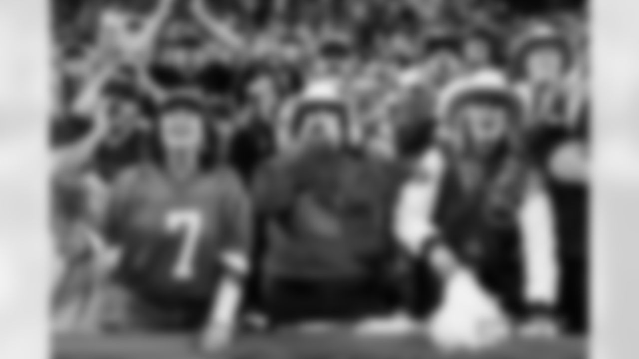 Denver Broncos fans cheer during the Broncos' Week 18 game against the Los Angeles Chargers at Empower Field at Mile High in Denver, Colorado on January 4, 2026. Photo by Gavin Liddell / Denver Broncos