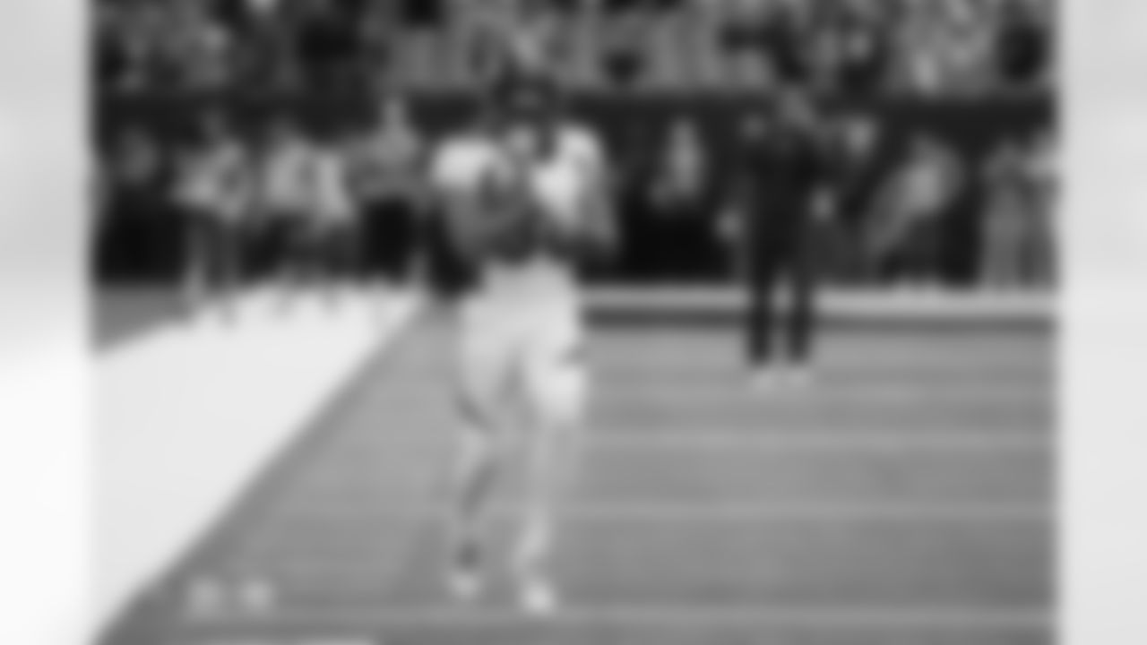 Jaleel McLaughlin before the Broncos' Week 13 game against the Houston Texans at NRG Stadium in Houston, Texas on December 3, 2023. Photo by Gabriel Christus / Denver Broncos