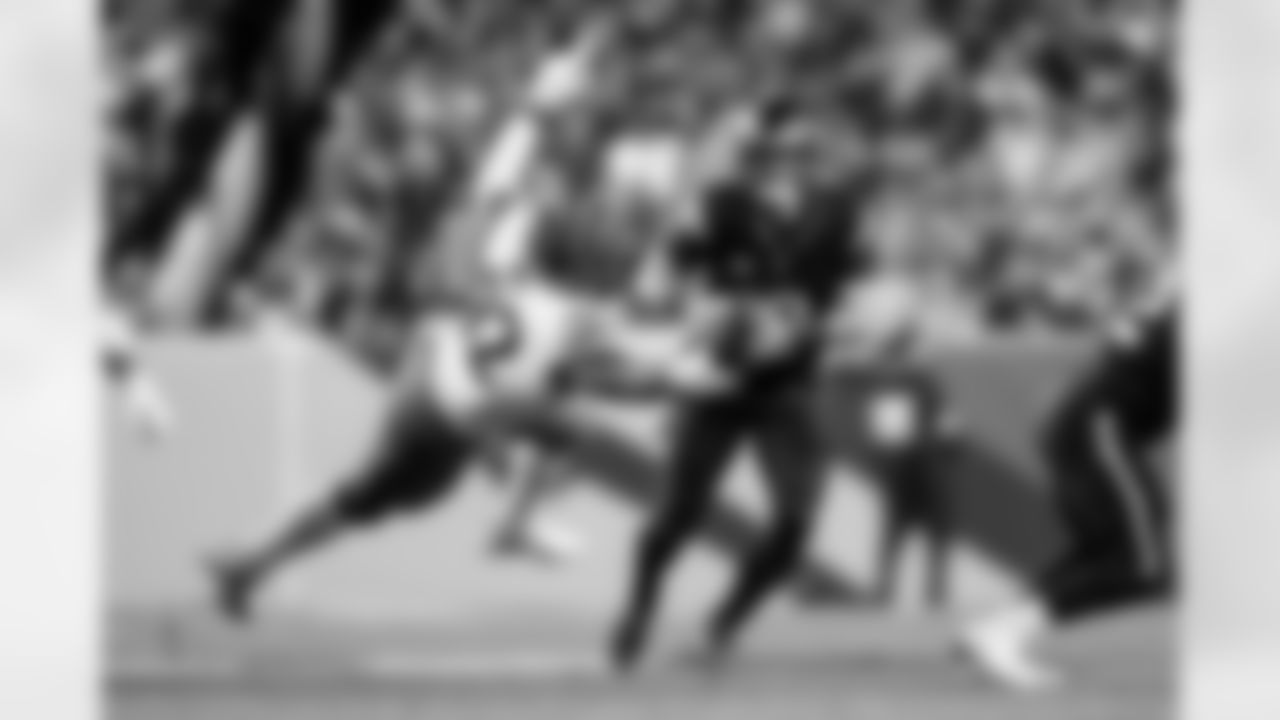 Denver Broncos quarterback Bo Nix (10) eludes pressure from Cincinnati Bengals defensive tackle B.J. Hill (92) during the Broncos' Week 4 game against the Cincinnati Bengals at Empower Field at Mile High in Denver, Colorado on September 29, 2025. Photo by Ben Swanson / Denver Broncos