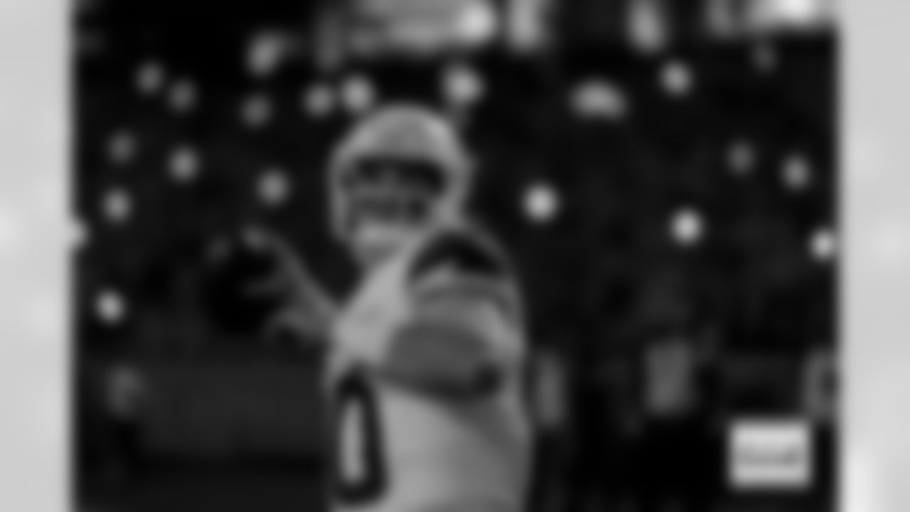 Denver Broncos quarterback Bo Nix (10) warms up as the lights go dim before the Broncos' Week 17 game against the Kansas City Chiefs at GEHA Field at Arrowhead Stadium in Kansas City, Missouri on December 25, 2025. Photo by Gabriel Christus / Denver Broncos