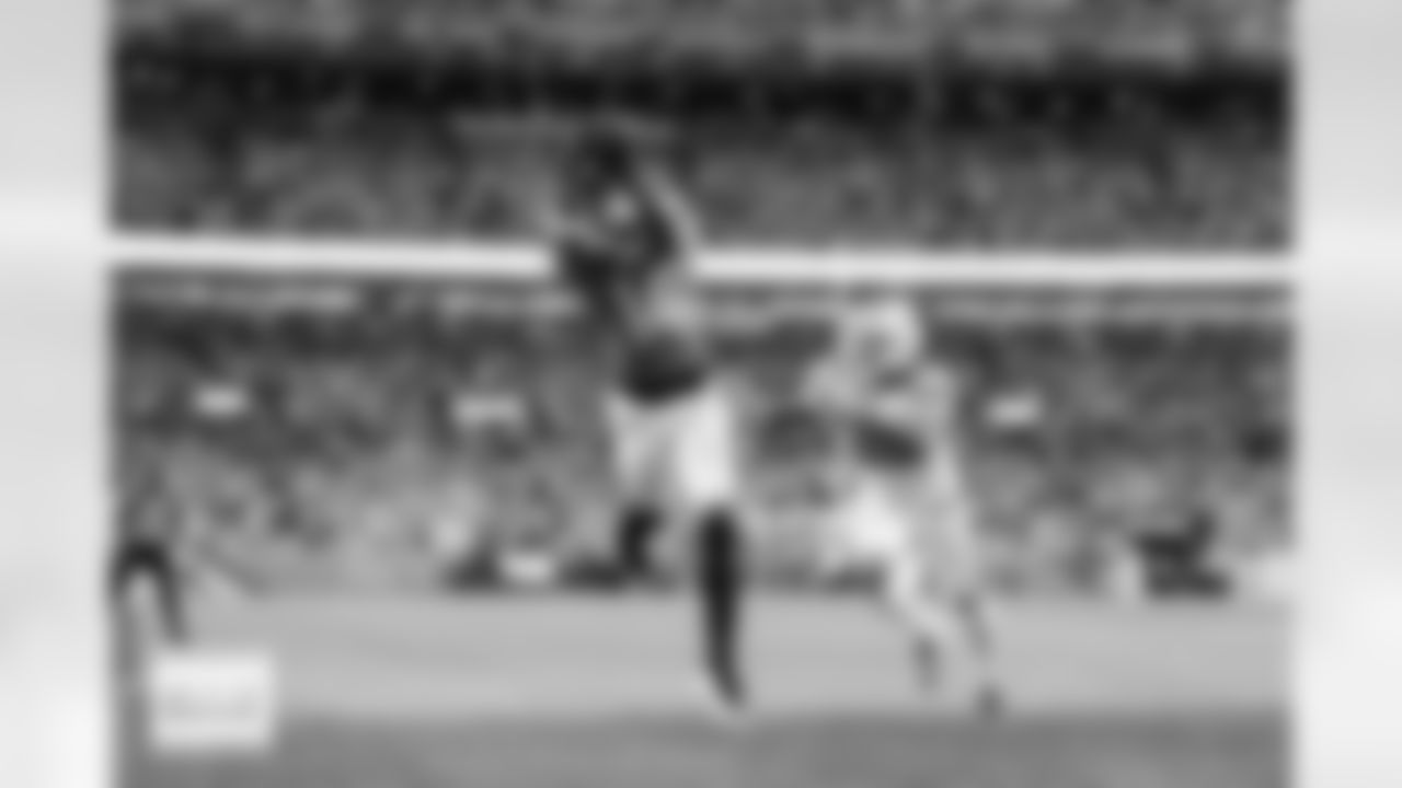 during the Broncos' Week 15 game against the Green Bay Packers at Empower Field at Mile High in Denver, Colorado on December 14, 2025. Photo by Gabriel Christus / Denver Broncos