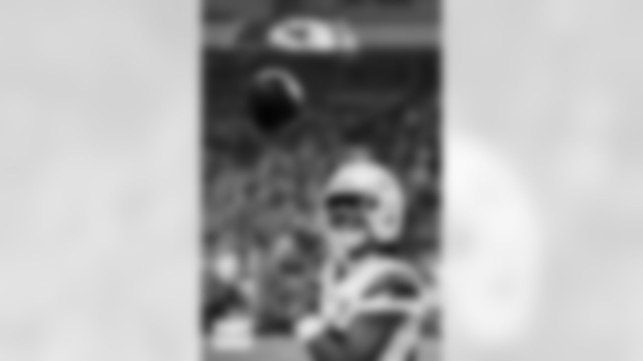 Denver Broncos cornerback Jahdae Barron (23) warms up before the Broncos' Week 17 game against the Kansas City Chiefs at GEHA Field at Arrowhead Stadium in Kansas City, Missouri on December 25, 2025. Photo by Gabriel Christus / Denver Broncos