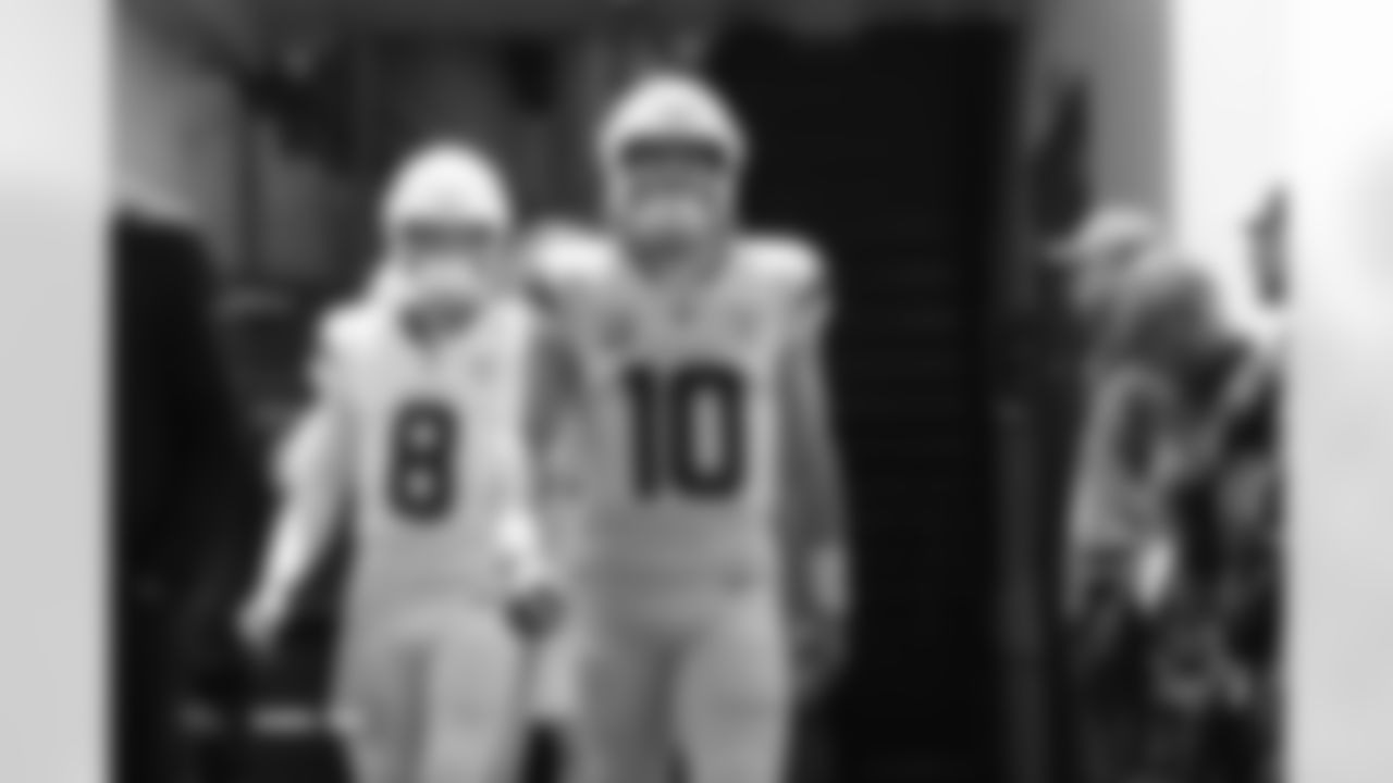 Bo Nix (10) before the Broncos' Week 17 game against the Kansas City Chiefs at GEHA Field at Arrowhead Stadium in Kansas City, Missouri on December 25, 2025. Photo by Ben Swanson / Denver Broncos