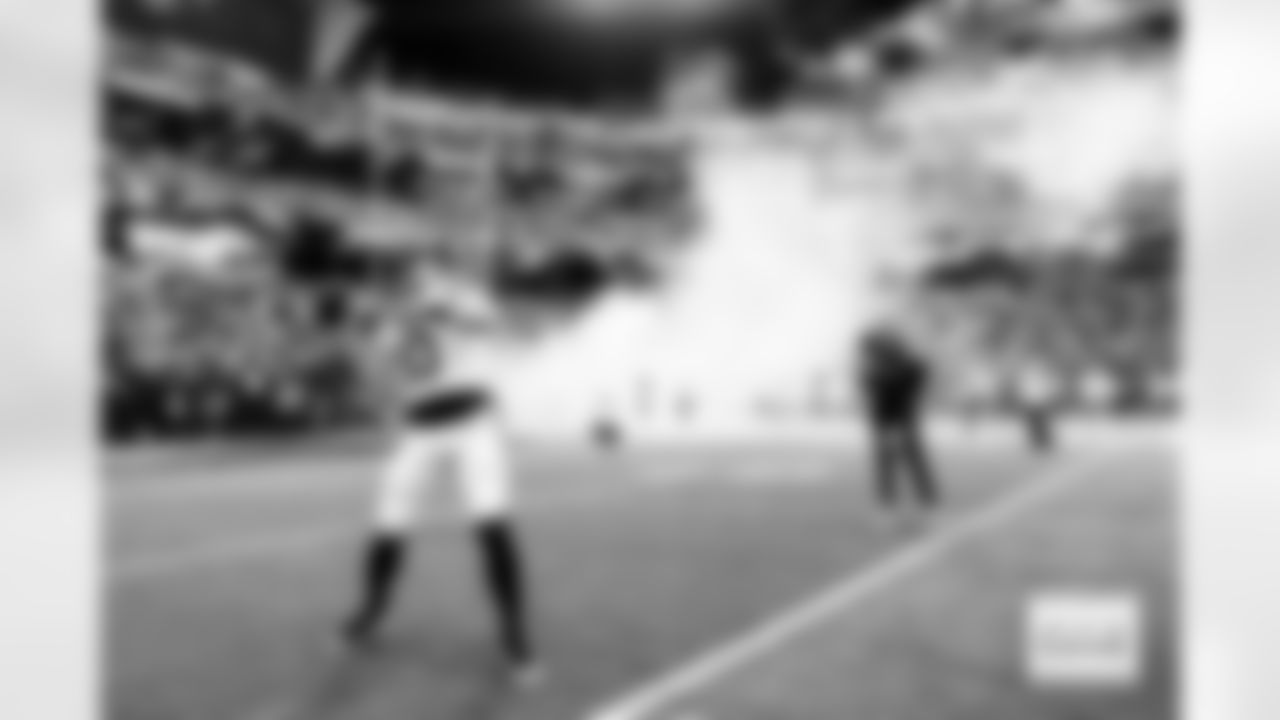 Denver Broncos quarterback Bo Nix (10) warms up before the Broncos' Week 14 game against the Las Vegas Raiders at Allegiant Stadium in Las Vegas, Nevada on December 7, 2025. Photo by Gabriel Christus / Denver Broncos