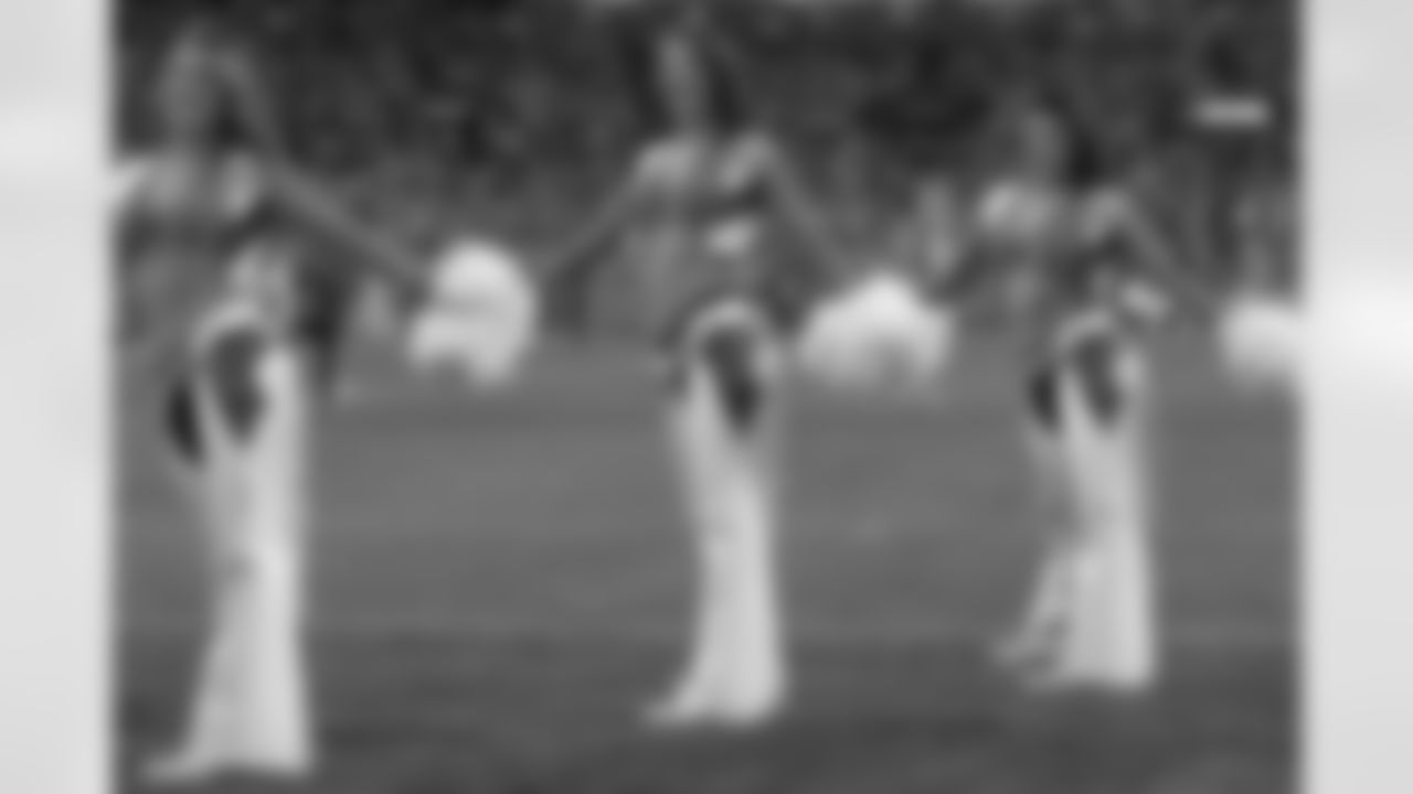 Denver Broncos Cheerleaders during the Broncos' Week 18 game against the Los Angeles Chargers at Empower Field at Mile High in Denver, Colorado on January 4, 2026. Photo by Paul Cloud / Denver Broncos