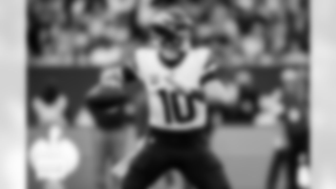 Bo Nix during the Broncos' Week 6 game against the New York Jets at Tottenham Hotspur Stadium in London, England on October 12, 2025. Photo by Ben Swanson / Denver Broncos