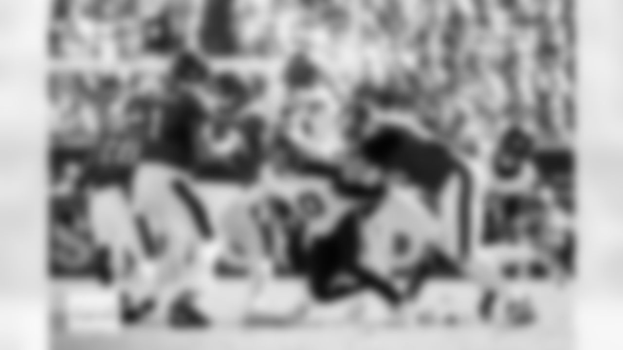 Denver Broncos linebacker Jonathon Cooper (0) during the Broncos' Week 5 game against the Philadelphia Eagles at Lincoln Financial Field in Philadelphia, Pennsylvania on October 5, 2025. Photo by Ben Swanson / Denver Broncos