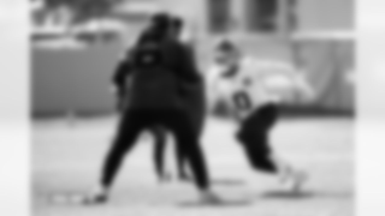 Jonathon Cooper during practice at Broncos Park Powered by CommonSpirit in Englewood, Colorado on October 23, 2025. Photo by Ben Swanson / Denver Broncos