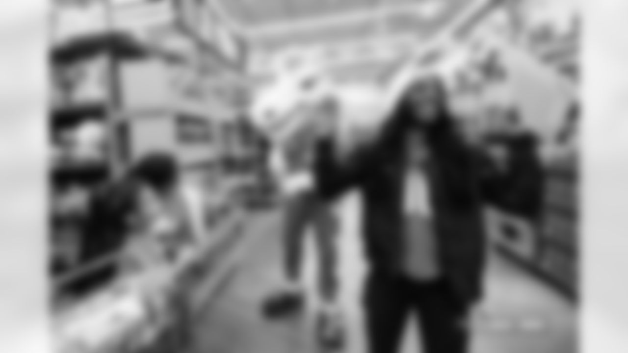 Children from the Boys & Girls Club participate in a Shop with a Jock shopping spree with Broncos players, alumni and cheerleader alumni in Aurora, Colorado on December 15, 2025. Photo by Ben Swanson / Denver Broncos