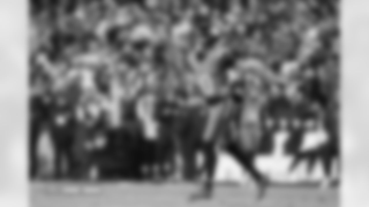 Bo Nix (10) during the Broncos' Week 13 game against the Washington Commanders at Northwest Stadium in Landover, Maryland on November 30, 2025. Photo by Ben Swanson / Denver Broncos