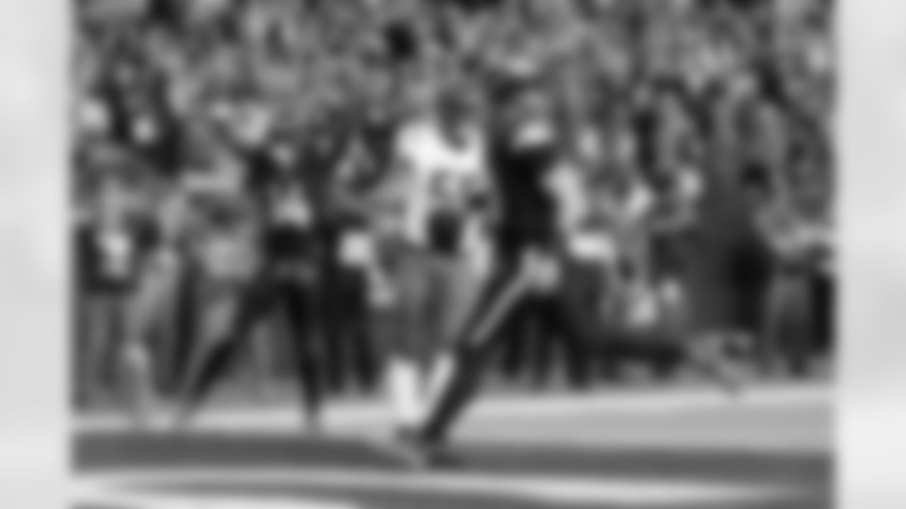 Denver Broncos quarterback Bo Nix (10) runs the ball into the end zone for a touchdown during the Broncos' Week 4 game against the Cincinnati Bengals at Empower Field at Mile High in Denver, Colorado on September 29, 2025. Photo by Gavin Liddell / Denver Broncos