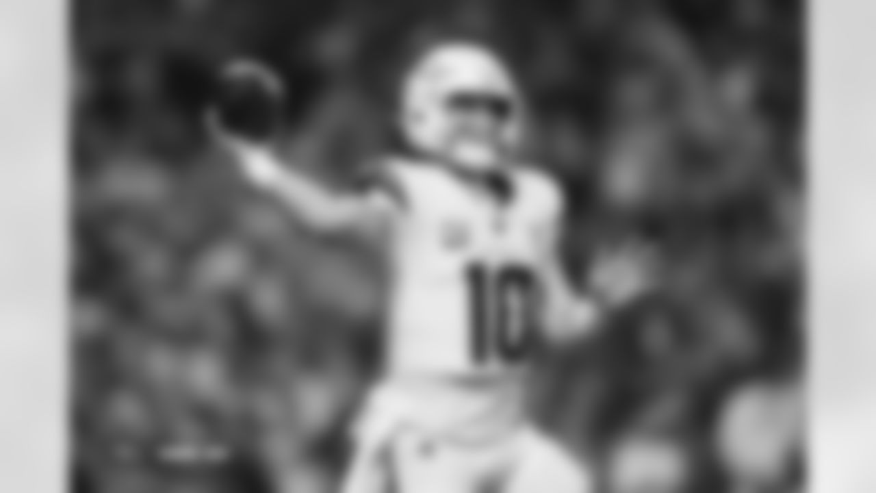 Bo Nix (10) during the Broncos' Week 17 game against the Kansas City Chiefs at GEHA Field at Arrowhead Stadium in Kansas City, Missouri on December 25, 2025. Photo by Gabriel Christus / Denver Broncos