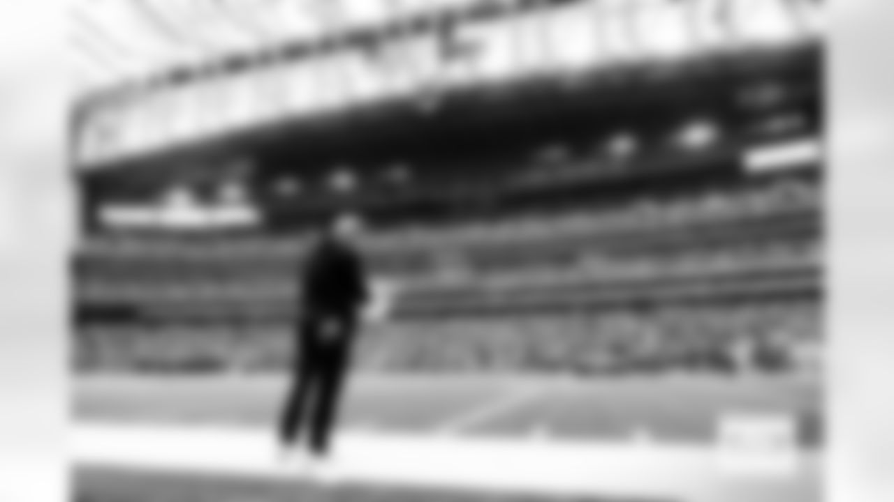 Denver Broncos head coach Sean Payton looks over his playsheet during the Broncos' Week 9 game against the Houston Texans at NRG Stadium in Houston, Texas on November 2, 2025. Photo by Gabriel Christus / Denver Broncos