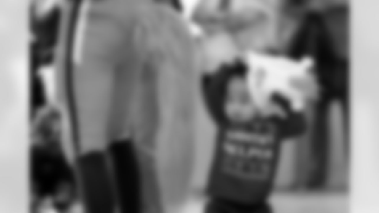 Miles the Mascot during a visit with military families on Saturday, November 29, 2025 at USO Warrior and Family Center in Fort Belvoir, Virginia.
Photo by Gabriel Christus / Denver Broncos