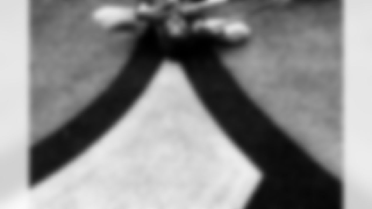 Ja'Quan McMillian warms up before the Broncos' Week 6 game against the New York Jets at Tottenham Hotspur Stadium in London, England on October 12, 2025. Photo by Gabriel Christus / Denver Broncos