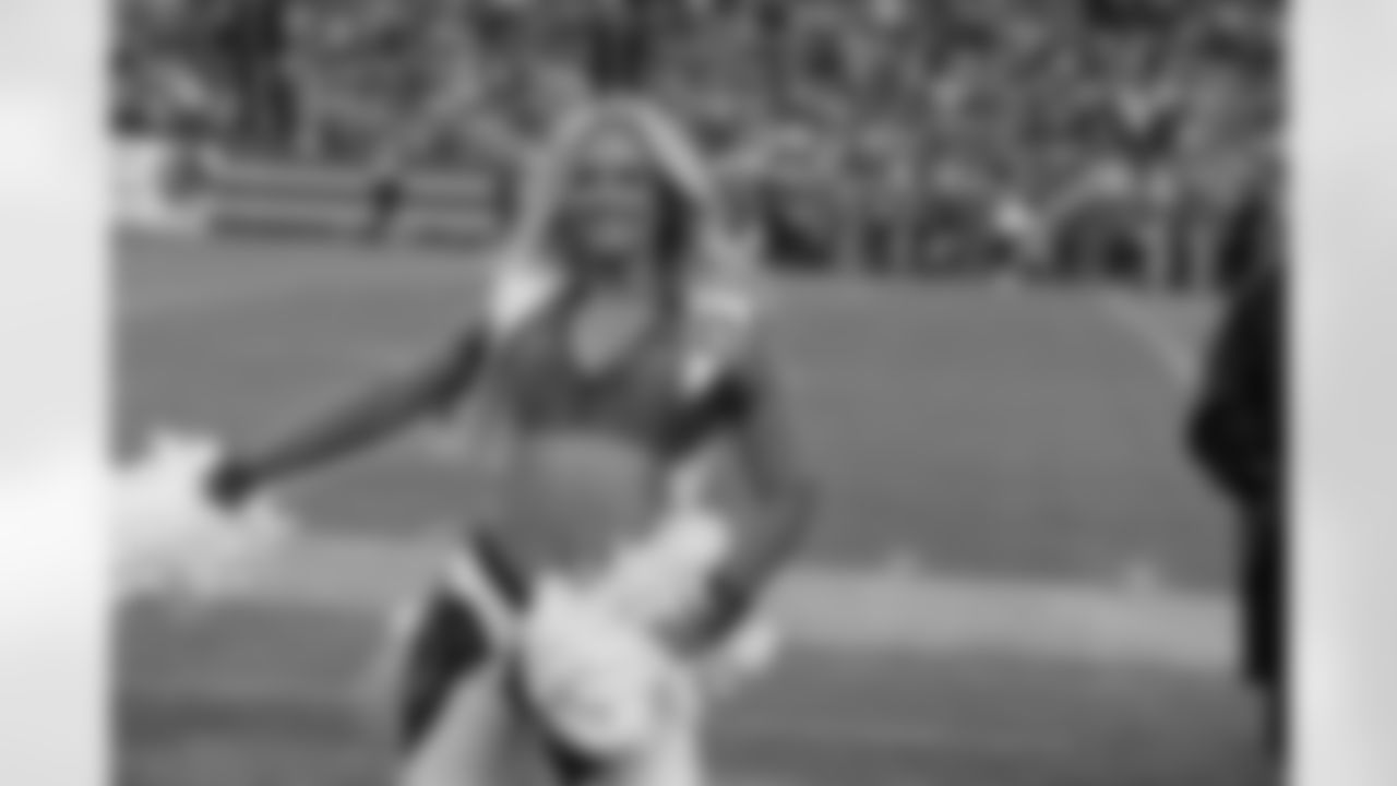 Denver Broncos Cheerleaders during the Broncos' Week 18 game against the Los Angeles Chargers at Empower Field at Mile High in Denver, Colorado on January 4, 2026. Photo by Paul Cloud / Denver Broncos