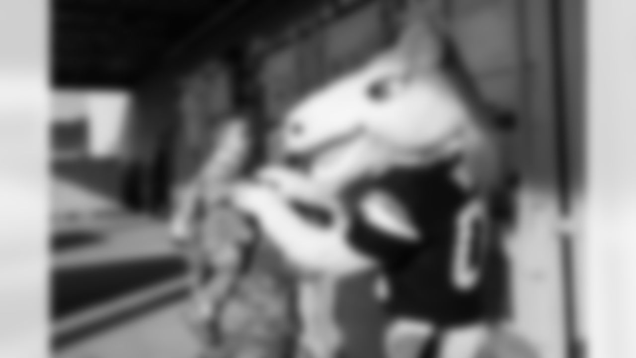 Denver Broncos Cheerleaders and Broncos alumni visit the United States Army post at Fort Carson during the Salute to Service Caravan on December 16, 2025. Photo by Ben Swanson / Denver Broncos