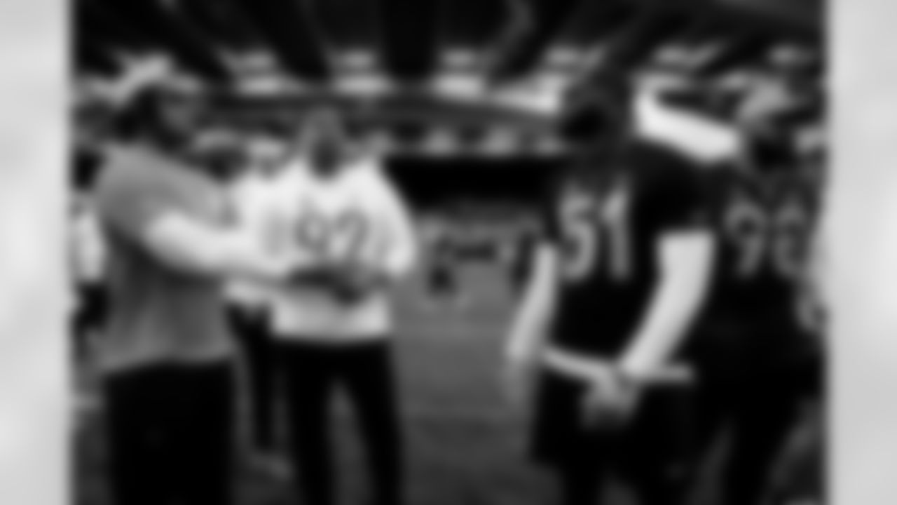 Denver Broncos linebacker Nik Bonitto (15) talks with Dallas Cowboys defensive lineman Quinnen Williams and Houston Texans pass rusher Will Anderson Jr. prior to the 2026 Pro Bowl Game on Tuesday, February 3, 2026 in San Francisco, California. (Alika Jenner/NFL)