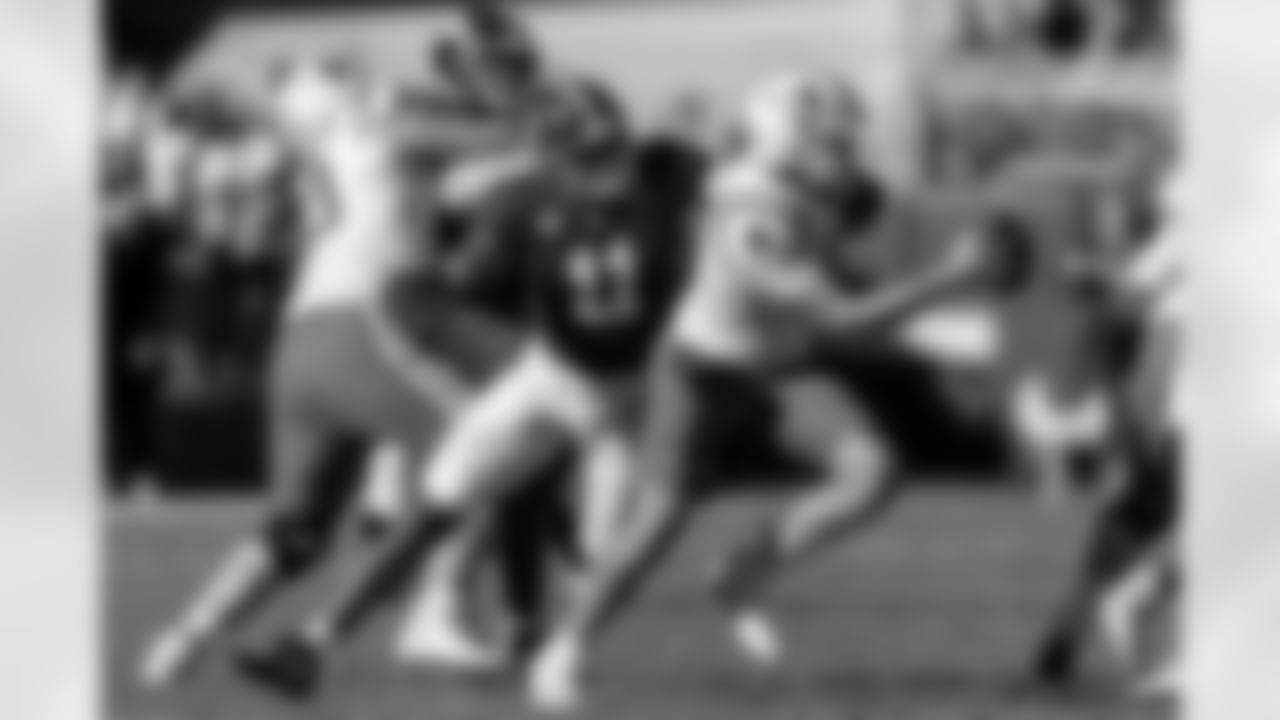 "You want to see the most terrifying front seven in the NFL? Well, it would belong to Denver after nabbing the best all-around linebacker in the draft class to pair with Dre Greenlaw." [Mike Renner, CBS Sports, March 17] (AP Photo/Vasha Hunt)