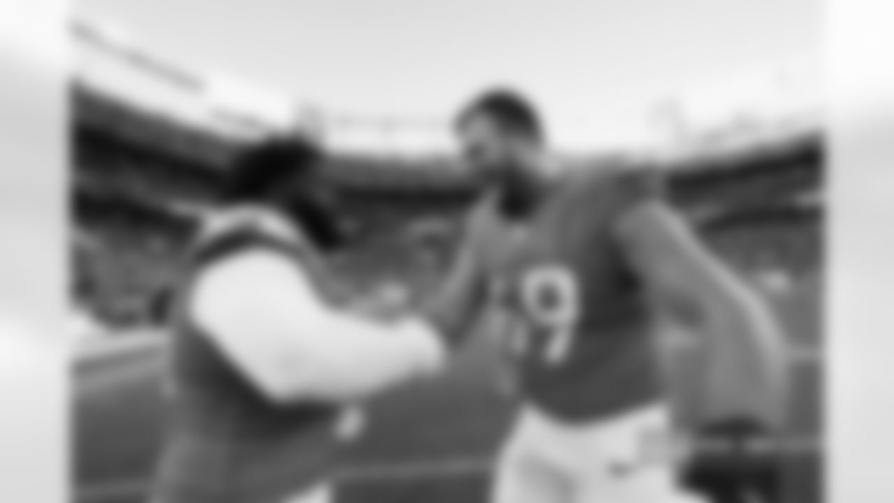 D.J. Jones and Mike McGlinchey during the Broncos' Week 7 game against the New York Giants at Empower Field at Mile High in Denver, Colorado on October 19, 2025. Photo by Ben Swanson / Denver Broncos