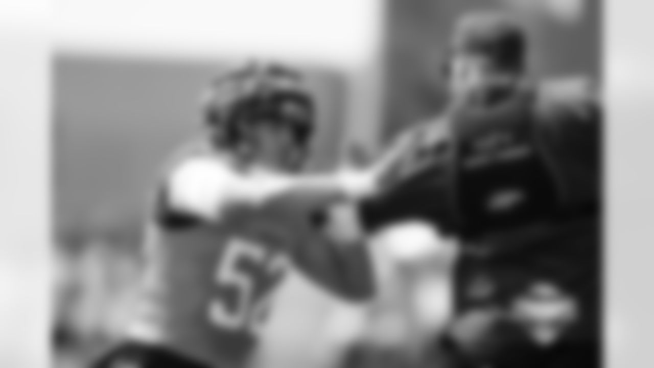 Jonah Elliss and Brian Niedermeyer during a training camp practice at Broncos Park Powered by CommonSpirit on Friday, July 25, 2025 in Englewood, Colorado.
Photo by Gabriel Christus / Denver Broncos