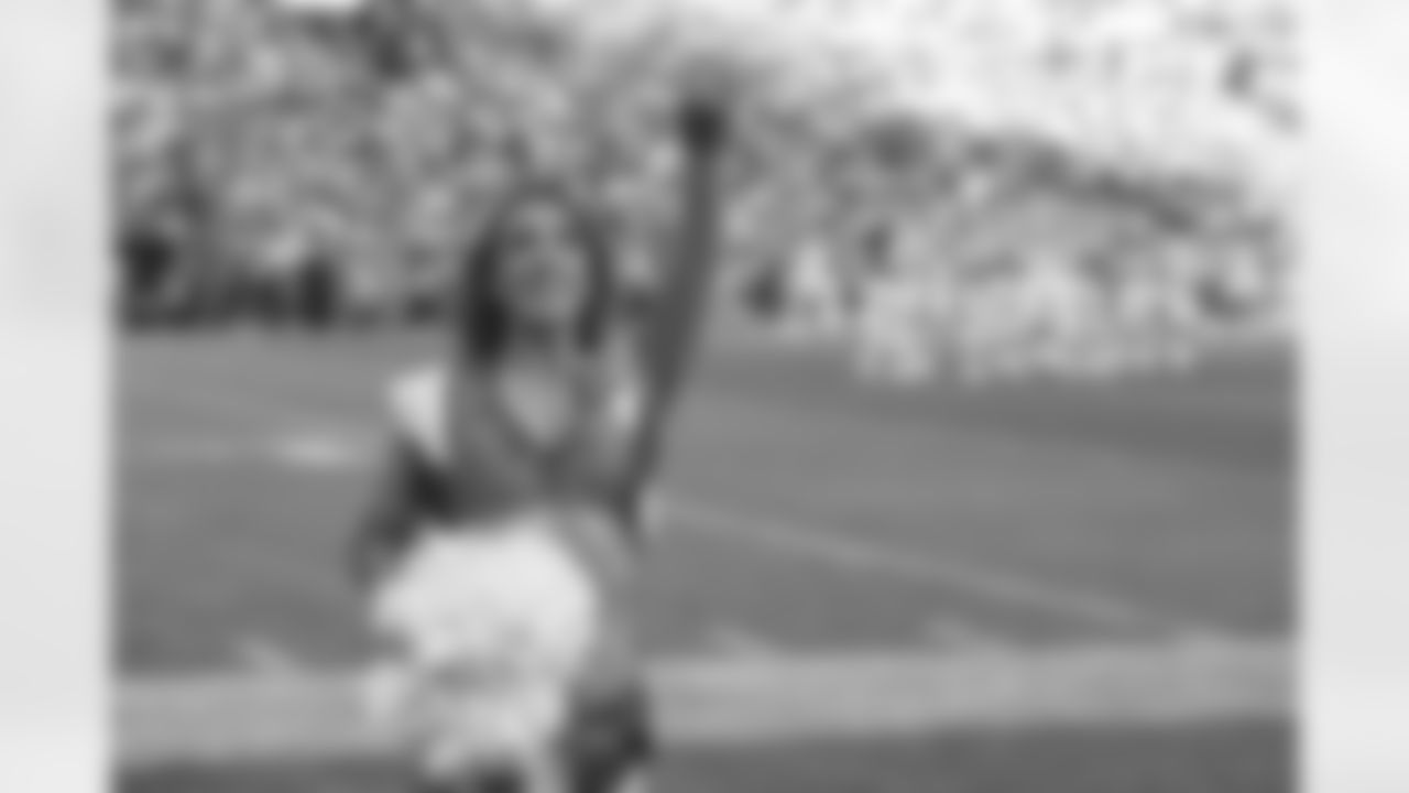 Denver Broncos Cheerleaders during the Broncos' Week 18 game against the Los Angeles Chargers at Empower Field at Mile High in Denver, Colorado on January 4, 2026. Photo by Paul Cloud / Denver Broncos