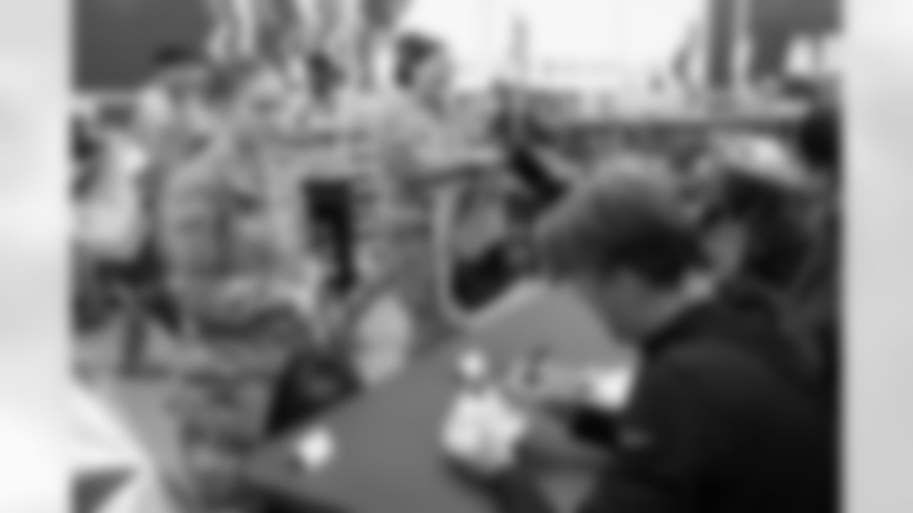 Denver Broncos Cheerleaders and Broncos alumni visit the United States Army post at Fort Carson during the Salute to Service Caravan on December 16, 2025. Photo by Ben Swanson / Denver Broncos