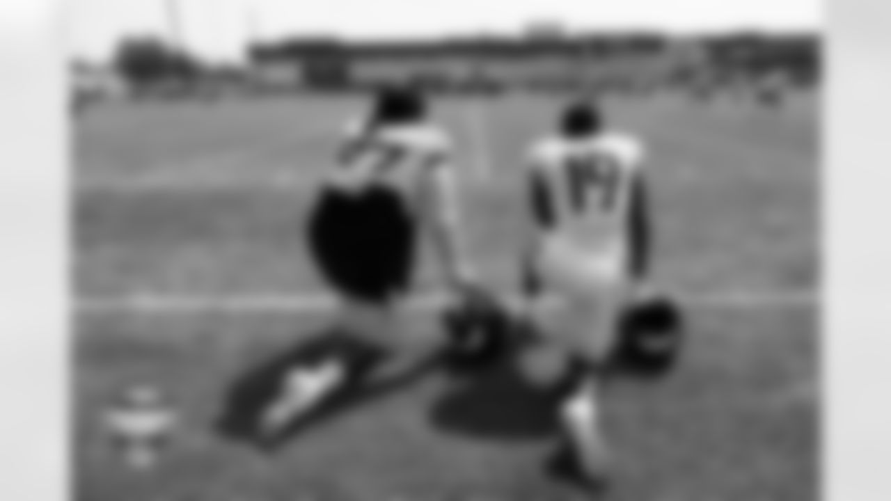 Malcolm Roach and Marvin Mims Jr. during a joint training camp practice with the Arizona Cardinals at Broncos Park Powered by CommonSpirit on Thursday, August 14, 2025 in Englewood, Colorado.
Photo by Gabriel Christus / Denver Broncos