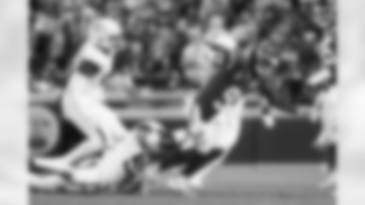 Jonah Elliss (52) during the Broncos' Week 17 game against the Kansas City Chiefs at GEHA Field at Arrowhead Stadium in Kansas City, Missouri on December 25, 2025. Photo by Ben Swanson / Denver Broncos