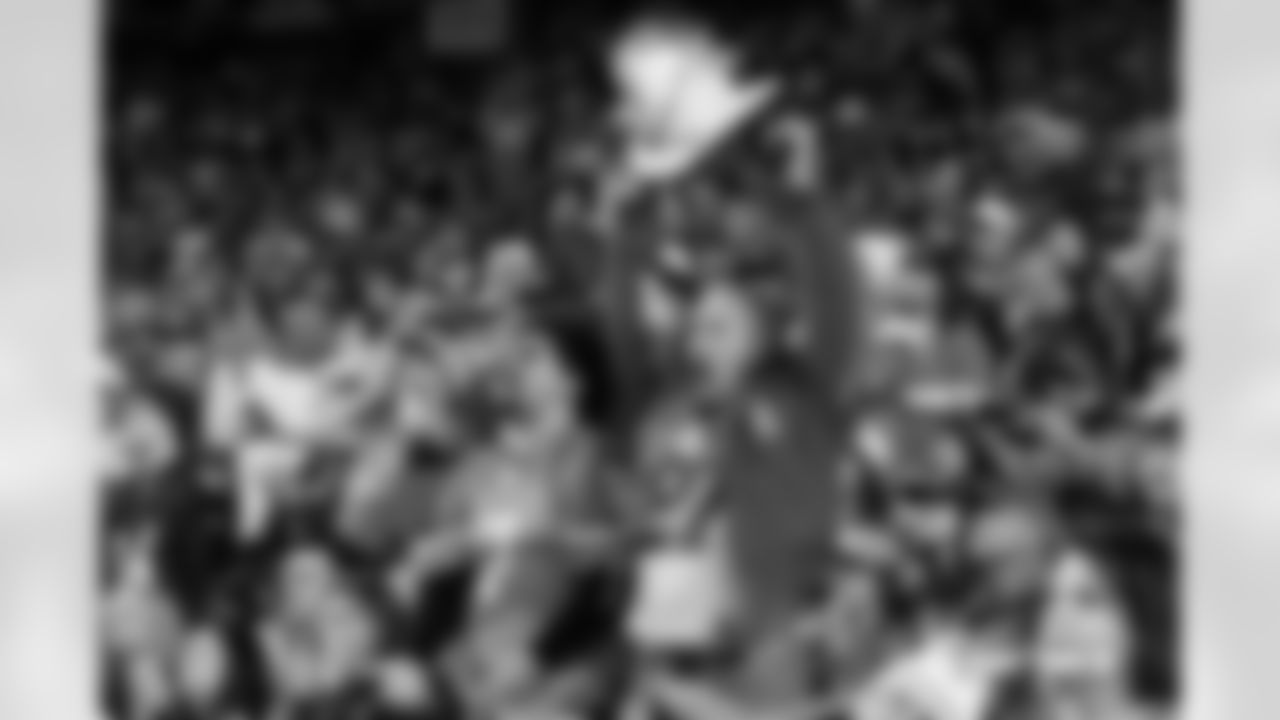 Denver Broncos fans cheer during the Broncos' Week 18 game against the Los Angeles Chargers at Empower Field at Mile High in Denver, Colorado on January 4, 2026. Photo by Gavin Liddell / Denver Broncos